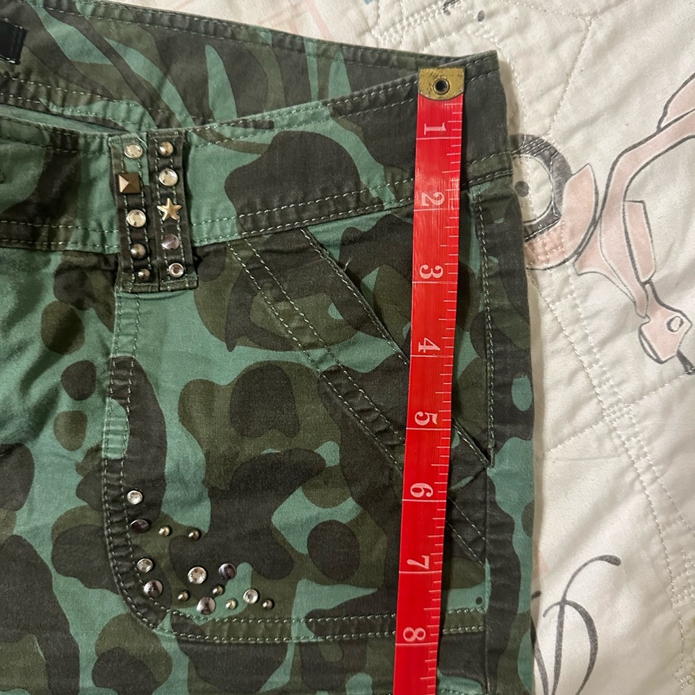 Shorts - Picture 2 of 5